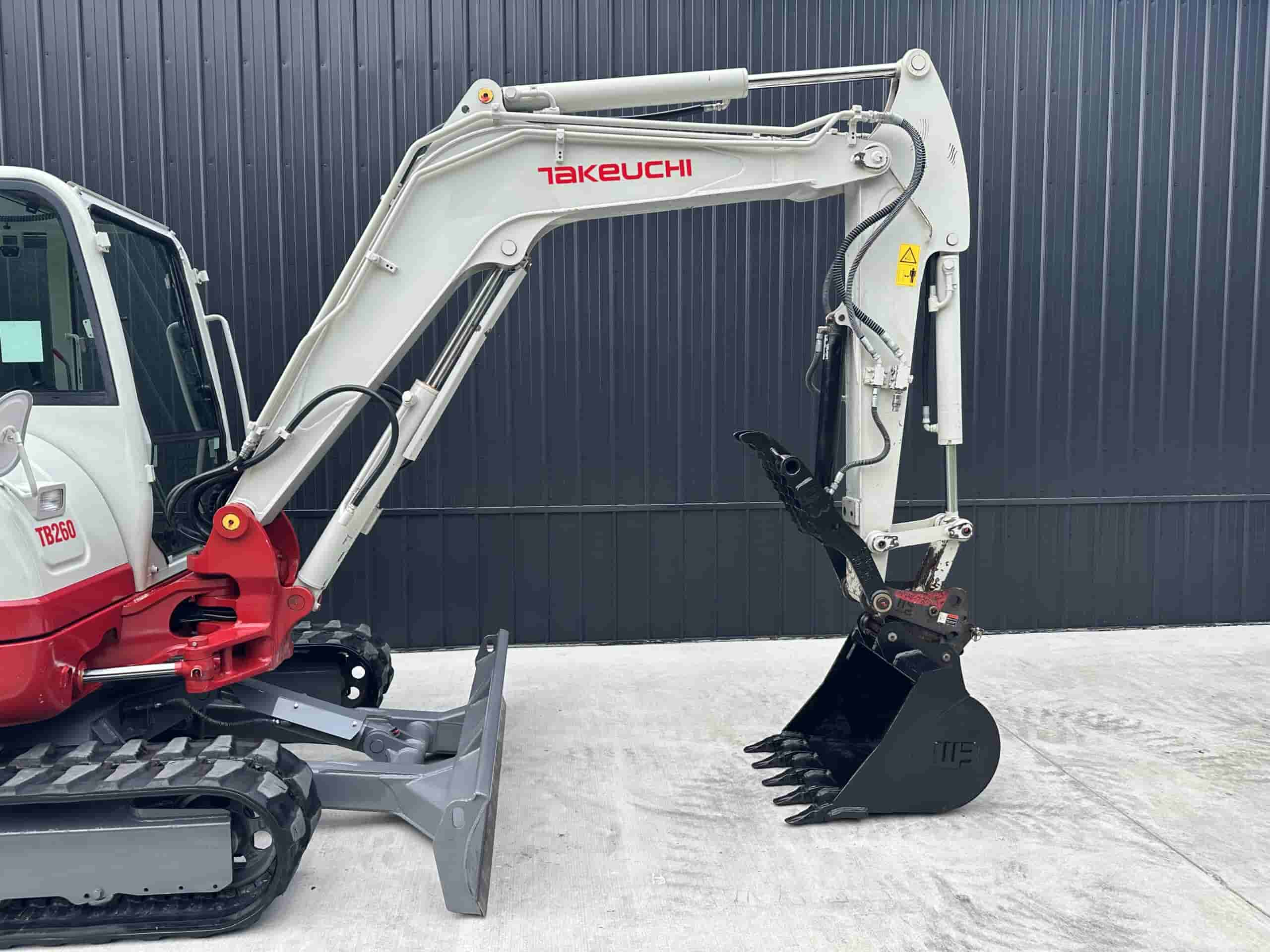 2016 Takeuchi TB260
